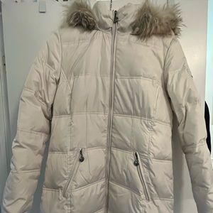 Lightweight white puffer jacket with detachable faux fur hood